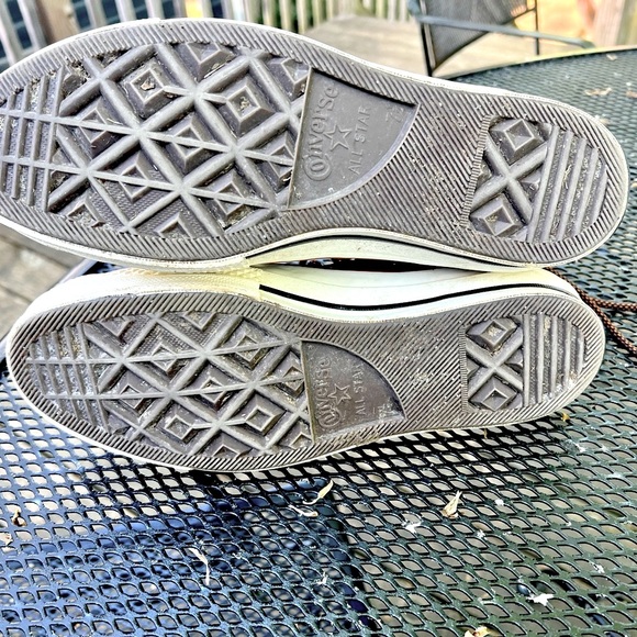 Converse Chuck Taylor Quilted Hi-Tops. Barely Worn. L9.5/M7.5. Unisex. (Bin 2) - Picture 4 of 5